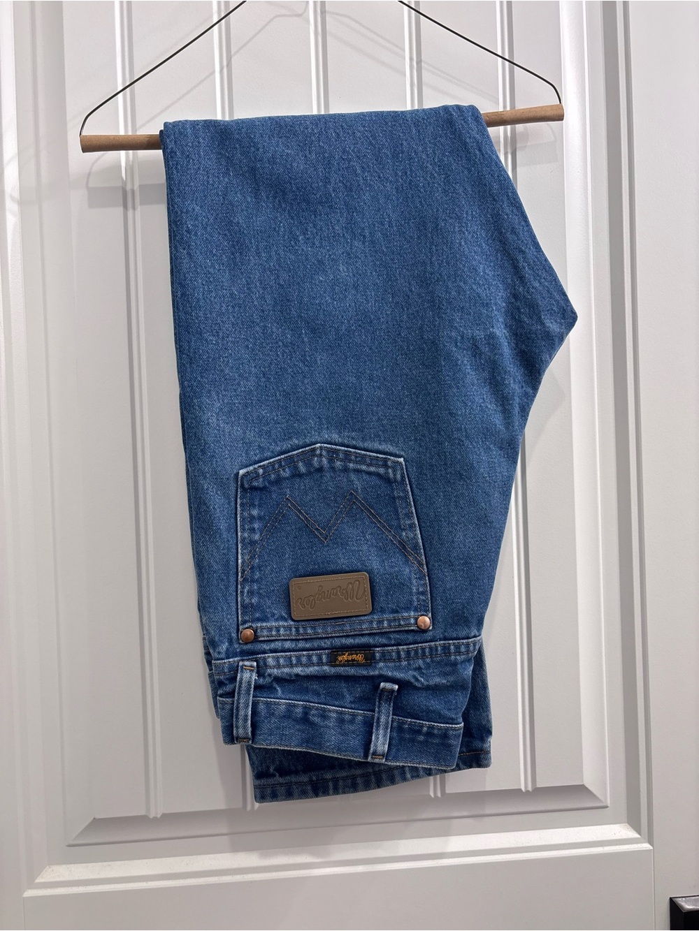 Wrangler Men’s Relaxed Fit Blue Jeans 35x32
